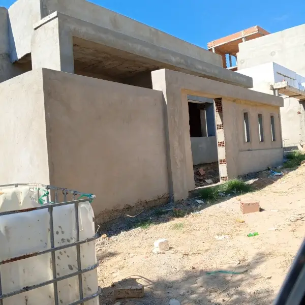 Villa inachevée à vendre à BIR bouregba Hammamet route principale de BIR bouregba vers Tunis
