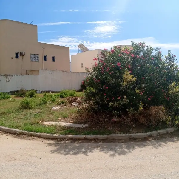 Terrain constructible à vendre à jinnen béni khiar plage