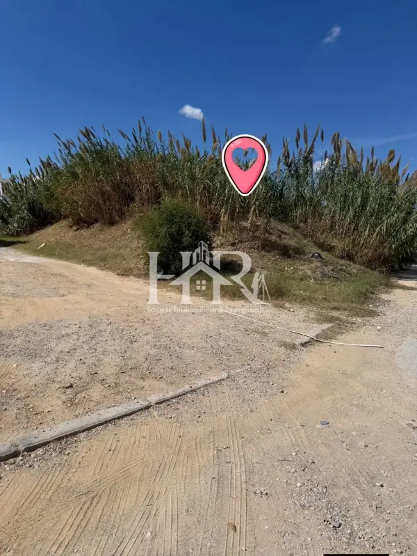 Terrain à vendre à jinnen béni khiar plage pour prometteur